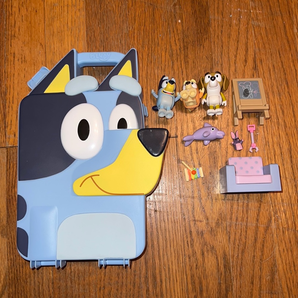 Bluey’s Playset Carry Case, Figures and Accessories Bluey, Bingo and Honey